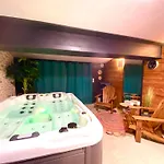 לינה וארוחת בוקר La Clef Des Songes - Au Calme, Au Coeur De Sarlat, 2 Minutes A Pied De La Cite Medievale - Climatisation - Petits Dejeuners Fait Maison - Parking Gratuit - Option Et Massages - Piscine De Saison A 400m סרלה-לה קנדה