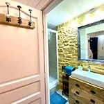 לינה וארוחת בוקר La Clef Des Songes - Au Calme, Au Coeur De Sarlat, 2 Minutes A Pied De La Cite Medievale - Climatisation - Petits Dejeuners Fait Maison - Parking Gratuit - Option Et Massages - Piscine De Saison A 400m 4*