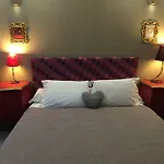 לינה וארוחת בוקר La Clef Des Songes - Au Calme, Au Coeur De Sarlat, 2 Minutes A Pied De La Cite Medievale - Climatisation - Petits Dejeuners Fait Maison - Parking Gratuit - Option Et Massages - Piscine De Saison A 400m 4*