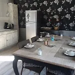 לינה וארוחת בוקר La Clef Des Songes - Au Calme, Au Coeur De Sarlat, 2 Minutes A Pied De La Cite Medievale - Climatisation - Petits Dejeuners Fait Maison - Parking Gratuit - Option Et Massages - Piscine De Saison A 400m