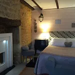 Bed and breakfast La Clef Des Songes - Climatisées - Centre - Parking Gratuit - Piscine, Et Massages à 400mètres 4*