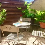 לינה וארוחת בוקר La Clef Des Songes - Au Calme, Au Coeur De Sarlat, 2 Minutes A Pied De La Cite Medievale - Climatisation - Petits Dejeuners Fait Maison - Parking Gratuit - Option Et Massages - Piscine De Saison A 400m