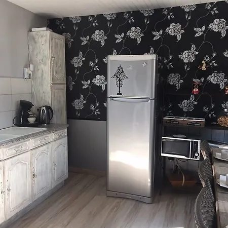 Bed & Breakfast La Clef Des Songes - Chambres Climatisees - Sarlat Centre - Parking Gratuit - Piscine, Spa Et Massages A 400Metres 3*