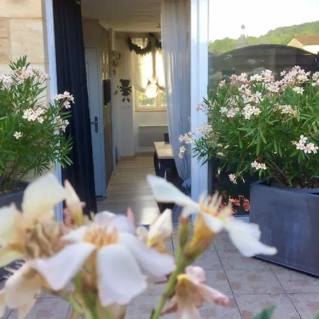 Bed & Breakfast La Clef Des Songes - Chambres Climatisees - Sarlat Centre - Parking Gratuit - Piscine, Spa Et Massages A 400Metres 3*