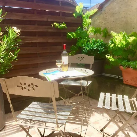 Bed & Breakfast La Clef Des Songes - Chambres Climatisees - Sarlat Centre - Parking Gratuit - Piscine, Spa Et Massages A 400Metres