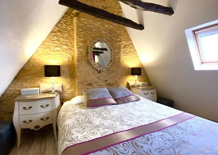 La Clef Des Songes - Au Calme, Au Coeur De Sarlat, 2 Minutes A Pied De La Cite Medievale - Climatisation - Petits Dejeuners Fait Maison - Parking Gratuit - Option Et Massages - Piscine De Saison A 400m Bed & Breakfast