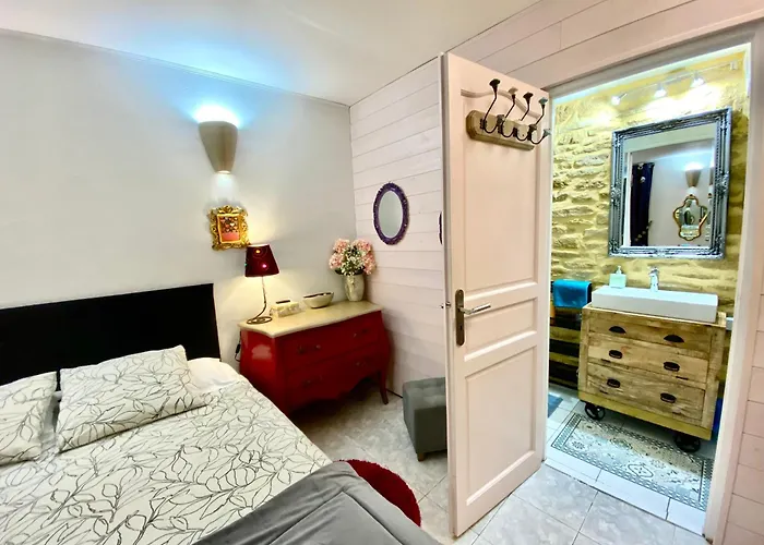 La Clef Des Songes - Maison D'Hotes Au Calme, Au Coeur De Sarlat, 2 Minutes A Pied De La Cite Medievale - Climatisation - Petits Dejeuners Fait Maison - Parking Gratuit - Option Spa Et Massages - Piscine De Saison A 400M Sarlat-la-Caneda