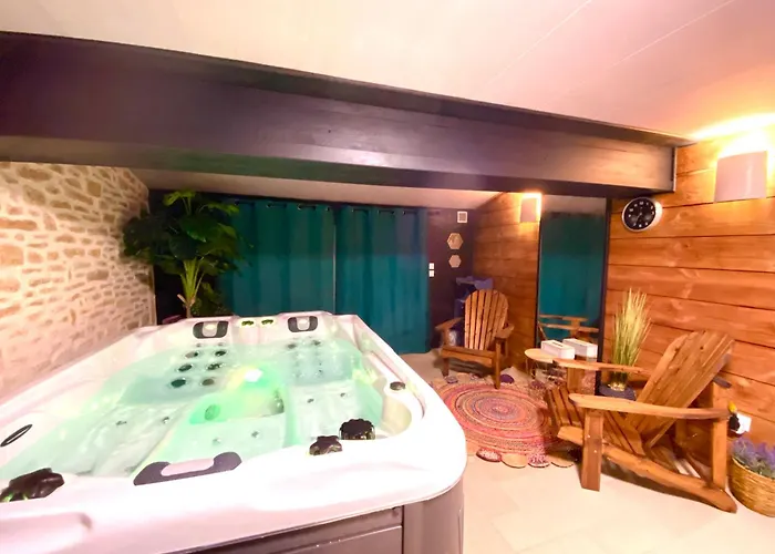 Bed & Breakfast La Clef Des Songes - Au Calme, Au Coeur De Sarlat, 2 Minutes A Pied De La Cite Medievale - Climatisation - Petits Dejeuners Fait Maison - Parking Gratuit - Option Et Massages - Piscine De Saison A 400m Sarlat-la-Canéda