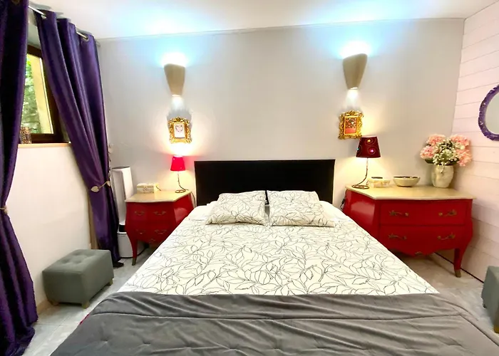 La Clef Des Songes - Maison D'Hotes Au Calme, Au Coeur De Sarlat, 2 Minutes A Pied De La Cite Medievale - Climatisation - Petits Dejeuners Fait Maison - Parking Gratuit - Option Spa Et Massages - Piscine De Saison A 400M