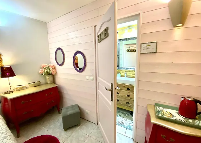 Bed & Breakfast La Clef Des Songes - Maison D'Hotes Au Calme, Au Coeur De Sarlat, 2 Minutes A Pied De La Cite Medievale - Climatisation - Petits Dejeuners Fait Maison - Parking Gratuit - Option Spa Et Massages - Piscine De Saison A 400M Sarlat-la-Caneda
