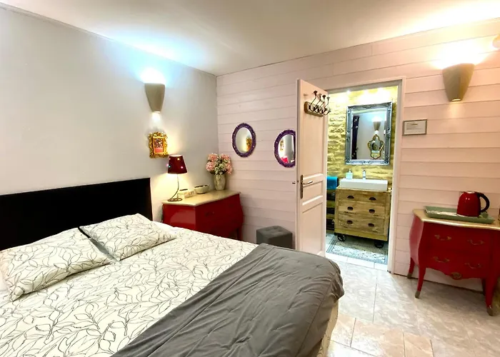La Clef Des Songes - Maison D'Hotes Au Calme, Au Coeur De Sarlat, 2 Minutes A Pied De La Cite Medievale - Climatisation - Petits Dejeuners Fait Maison - Parking Gratuit - Option Spa Et Massages - Piscine De Saison A 400M