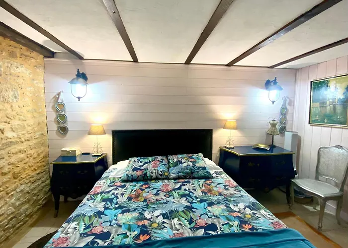 La Clef Des Songes - Maison D'Hotes Au Calme, Au Coeur De Sarlat, 2 Minutes A Pied De La Cite Medievale - Climatisation - Petits Dejeuners Fait Maison - Parking Gratuit - Option Spa Et Massages - Piscine De Saison A 400M Bed & Breakfast Sarlat-la-Caneda