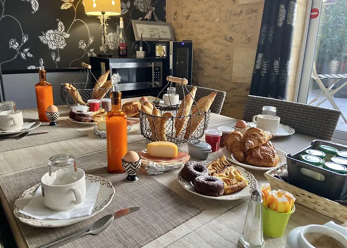 La Clef Des Songes - Au Calme, Au Coeur De Sarlat, 2 Minutes A Pied De La Cite Medievale - Climatisation - Petits Dejeuners Fait Maison - Parking Gratuit - Option Et Massages - Piscine De Saison A 400m