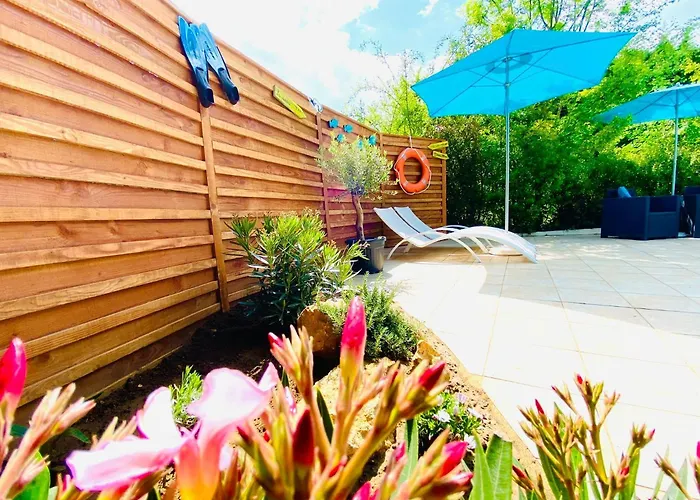 La Clef Des Songes - Au Calme, Au Coeur De Sarlat, 2 Minutes A Pied De La Cite Medievale - Climatisation - Petits Dejeuners Fait Maison - Parking Gratuit - Option Et Massages - Piscine De Saison A 400m Bed & Breakfast