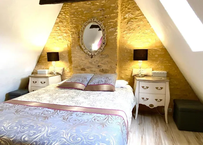 La Clef Des Songes - Au Calme, Au Coeur De Sarlat, 2 Minutes A Pied De La Cite Medievale - Climatisation - Petits Dejeuners Fait Maison - Parking Gratuit - Option Et Massages - Piscine De Saison A 400m 4*