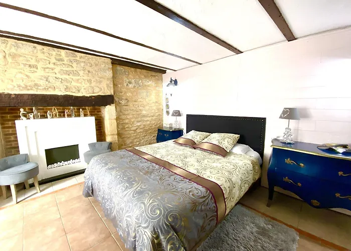 La Clef Des Songes - Au Calme, Au Coeur De Sarlat, 2 Minutes A Pied De La Cite Medievale - Climatisation - Petits Dejeuners Fait Maison - Parking Gratuit - Option Et Massages - Piscine De Saison A 400m Bed & Breakfast 4*