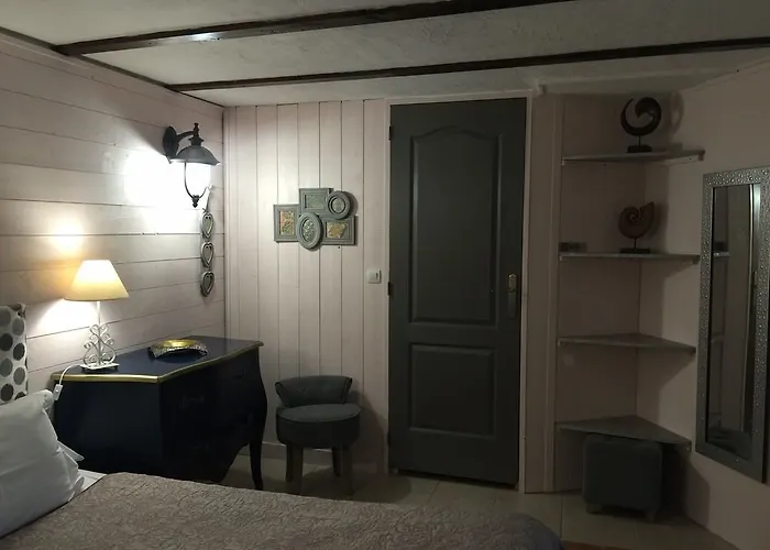 La Clef Des Songes - Maison D'Hotes Au Calme, Au Coeur De Sarlat, 2 Minutes A Pied De La Cite Medievale - Climatisation - Petits Dejeuners Fait Maison - Parking Gratuit - Option Spa Et Massages - Piscine De Saison A 400M Sarlat-la-Caneda