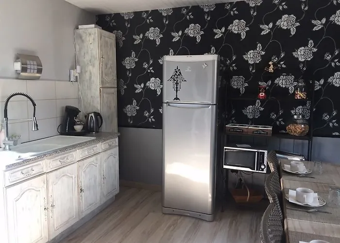 Bed & Breakfast La Clef Des Songes - Au Calme, Au Coeur De Sarlat, 2 Minutes A Pied De La Cite Medievale - Climatisation - Petits Dejeuners Fait Maison - Parking Gratuit - Option Et Massages - Piscine De Saison A 400m 4*