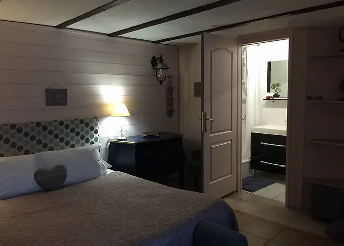 La Clef Des Songes - Au Calme, Au Coeur De Sarlat, 2 Minutes A Pied De La Cite Medievale - Climatisation - Petits Dejeuners Fait Maison - Parking Gratuit - Option Et Massages - Piscine De Saison A 400m