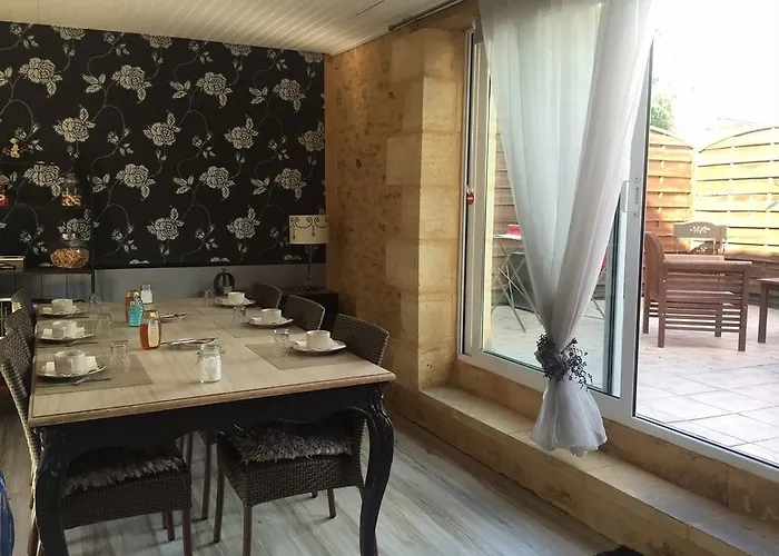 La Clef Des Songes - Au Calme, Au Coeur De Sarlat, 2 Minutes A Pied De La Cite Medievale - Climatisation - Petits Dejeuners Fait Maison - Parking Gratuit - Option Et Massages - Piscine De Saison A 400m