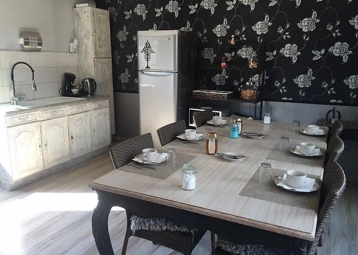Bed & Breakfast La Clef Des Songes - Au Calme, Au Coeur De Sarlat, 2 Minutes A Pied De La Cite Medievale - Climatisation - Petits Dejeuners Fait Maison - Parking Gratuit - Option Et Massages - Piscine De Saison A 400m