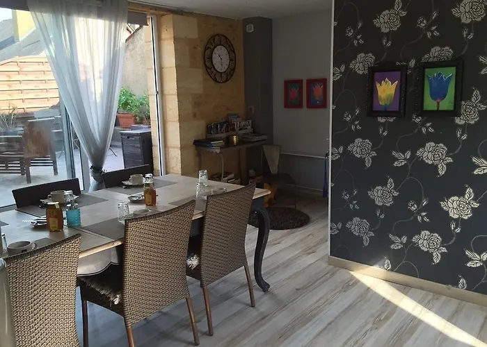 La Clef Des Songes - Au Calme, Au Coeur De Sarlat, 2 Minutes A Pied De La Cite Medievale - Climatisation - Petits Dejeuners Fait Maison - Parking Gratuit - Option Et Massages - Piscine De Saison A 400m Sarlat-la-Canéda