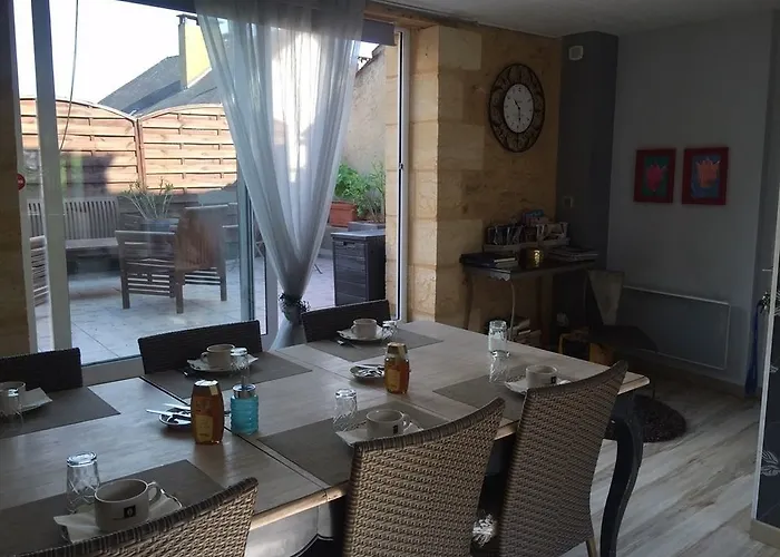 Bed & Breakfast La Clef Des Songes - Au Calme, Au Coeur De Sarlat, 2 Minutes A Pied De La Cite Medievale - Climatisation - Petits Dejeuners Fait Maison - Parking Gratuit - Option Et Massages - Piscine De Saison A 400m 4*