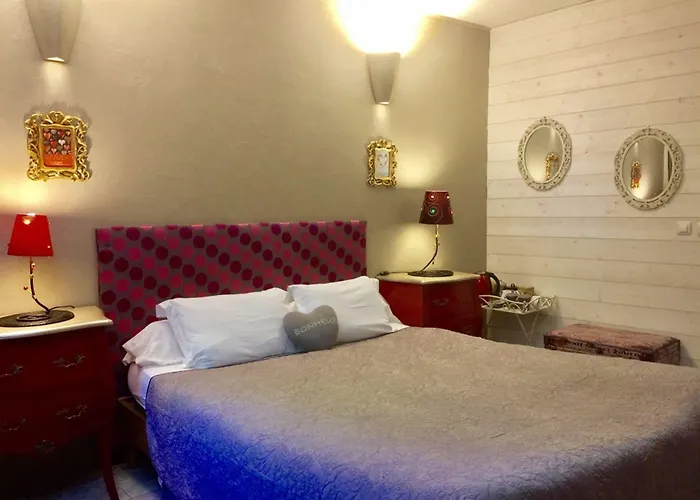 La Clef Des Songes - Au Calme, Au Coeur De Sarlat, 2 Minutes A Pied De La Cite Medievale - Climatisation - Petits Dejeuners Fait Maison - Parking Gratuit - Option Et Massages - Piscine De Saison A 400m Bed & Breakfast Sarlat-la-Canéda