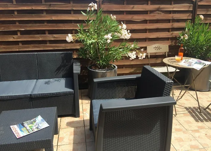 La Clef Des Songes - Au Calme, Au Coeur De Sarlat, 2 Minutes A Pied De La Cite Medievale - Climatisation - Petits Dejeuners Fait Maison - Parking Gratuit - Option Et Massages - Piscine De Saison A 400m Bed & Breakfast